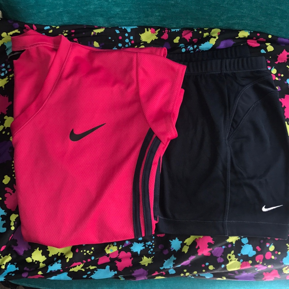 Nike Dri-Fit top and short set 🌺